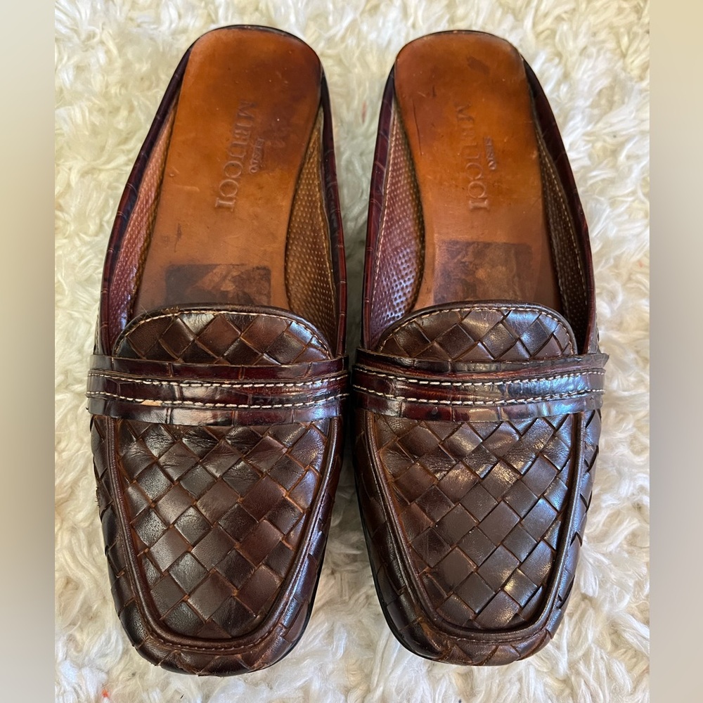 Women’s woven Leather slip on loafers 5.5